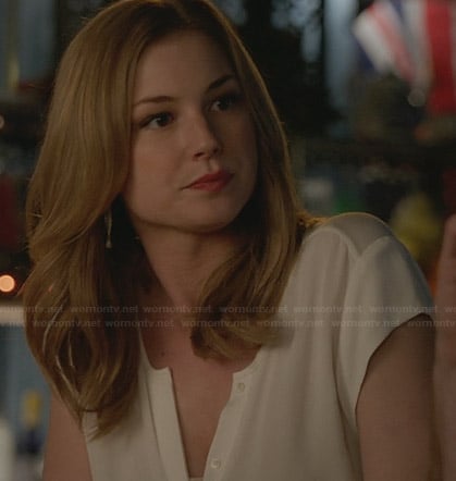 Emily's white cap sleeve button front top on Revenge