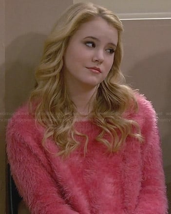 Lennox's pink fluffy sweater on Melissa and Joey