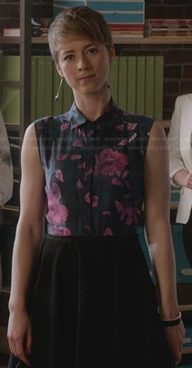 Margaux's purple and black floral shirtdress on Revenge