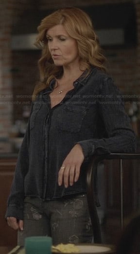 Rayna's black denim shirt and grey floral jeans on Nashville