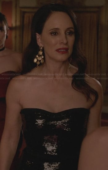 Victoria's black sequinned strapless gown on Revenge
