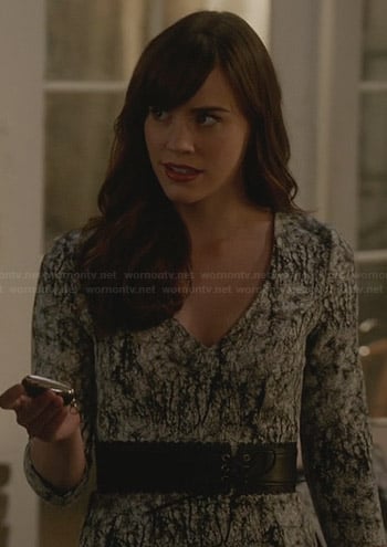 Charlotte's black and white printed v-neck dress and lace up belt on Revenge
