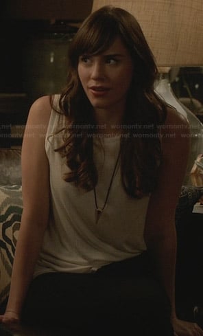 Charlotte's white high-low tank top on Revenge