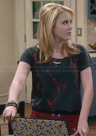 Lennox's electric guitar print cropped tee on Melissa and Joey