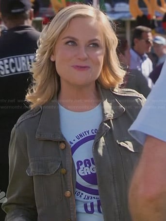 Leslie's green jacket at the unity concert on Parks and Recreation