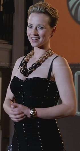 Margaux's black studded bandage dress and chunky chain necklace on Revenge