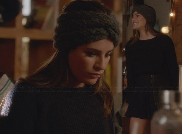 Rachel's grey knit head wrap and cropped sweater on Glee