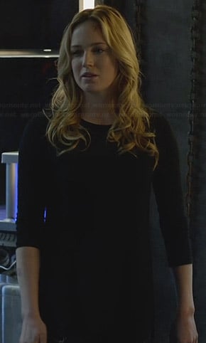 Sara's black leather panel top on Arrow