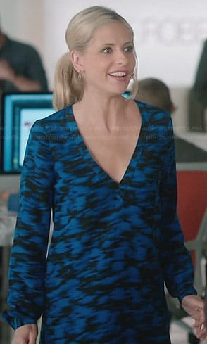 Sydney's blue and black printed v-neck shift dress on The Crazy Ones