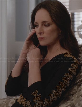 Victoria's black v-neck dress with gold embroidery on Revenge