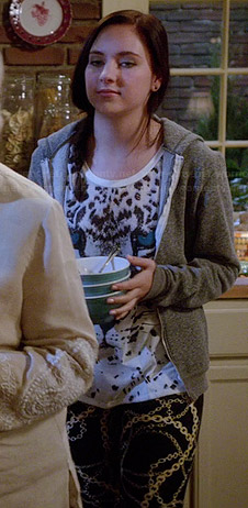 Brenna's white leopard face tee and chain print leggings on Chasing Life
