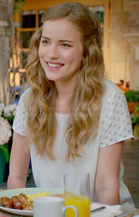Emma's white patterned sleeve top on Royal Pains