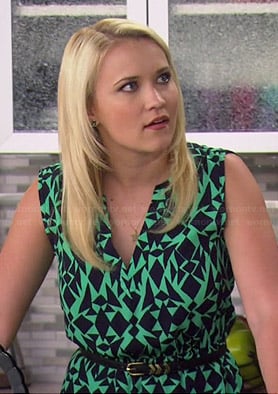 Gabi's green geometric print dress and chevron skinny belt on Young and Hungry