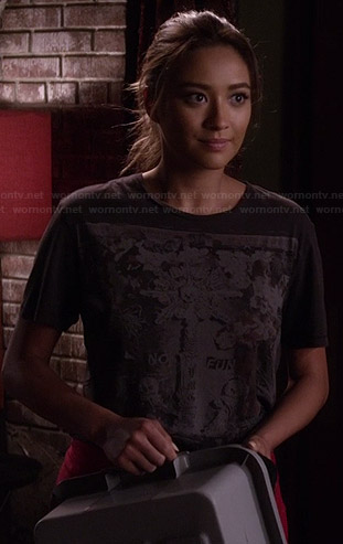 Emily's black graphic tee on Pretty Little Liars
