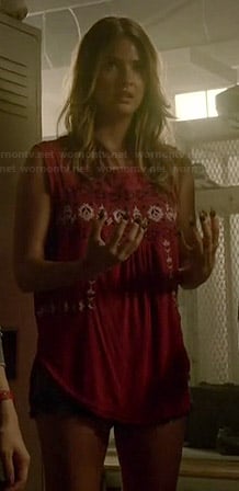 Malia's red embroidered top and lace trim denim shorts on Teen Wolf