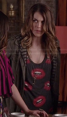 Paige's grey lips print top on Pretty Little Liars