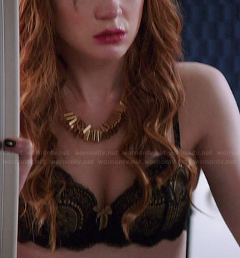 Eliza's black lace bra on Selfie