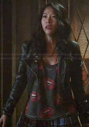 Kira's grey lips print top on Teen Wolf