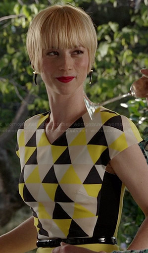 Margaux's yellow triangle print dress and black horn earrings on Revenge