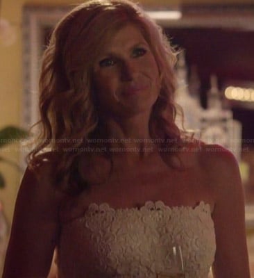 Rayna's white lace strapless dress on Nashville