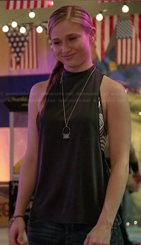 Amy's black mock neck tank top on Faking It