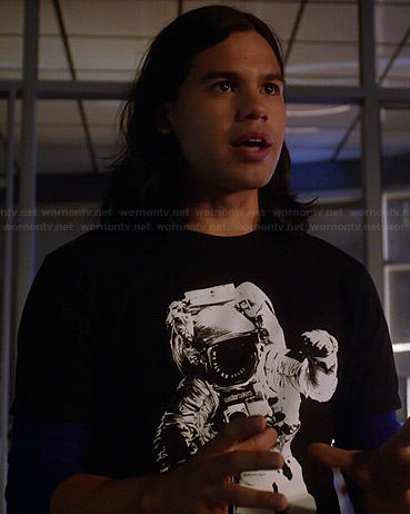 Cisco's astronaut tee on The Flash