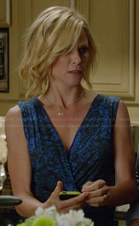 Claire's blue printed wrap dress on Modern Family