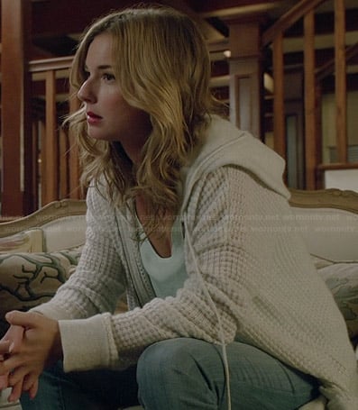 Emily's grey textured hoodie on Revenge