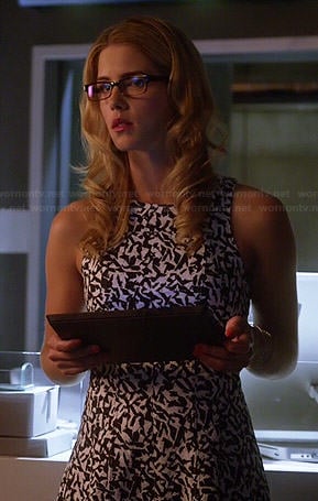 Felicity's navy and white patterned dress on The Flash