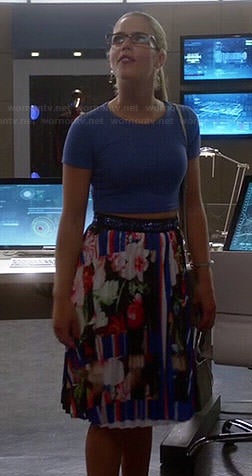Felicity's blue crop top and floral skirt on The Flash