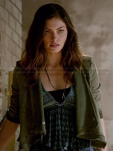 Hayley's green draped front jacket, blue patterned cropped tank and jeans on The Originals