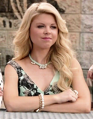 Lauren's mint green floral v-neck dress on Faking It
