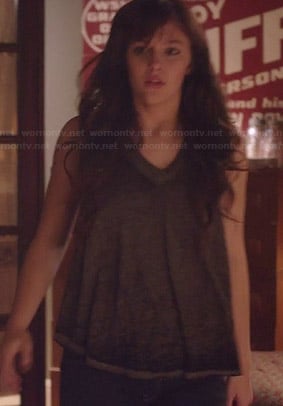 Layla's grey v-neck tank on Nashville