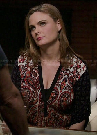 Brennan's paisley printed top with black sleeves on Bones