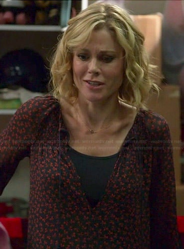 Claire's red and navy printed blouse on Modern Family