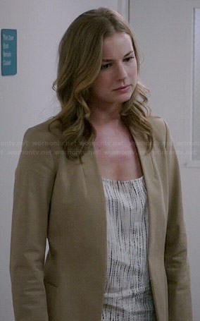 Emily's tie dyed top and beige blazer on Revenge