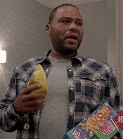 Andre's blue plaid shirt on Black-ish