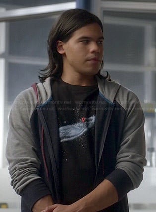 Cisco's galaxy map pin tee on The Flash