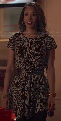 Iris's black and white printed t-shirt dress on The Flash