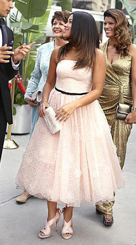Jane's light pink strapless lace dress on Jane the Virgin
