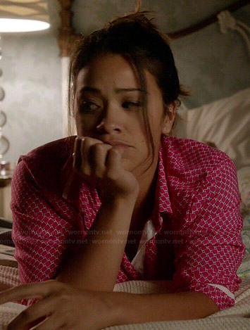 Jane's pink tile printed pajamas on Jane the Virgin