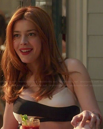 Louise's black and white bikini on Revenge