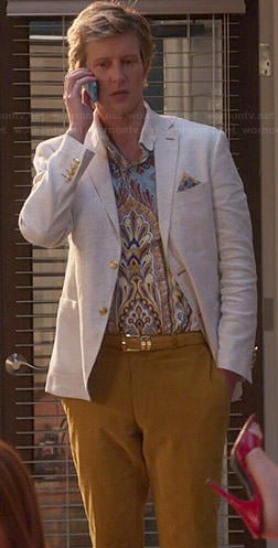 Nolan's printed polo shirt and white blazer on Revenge