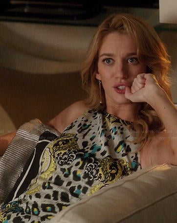Petra's leopard and flourish printed dress on Jane the Virgin