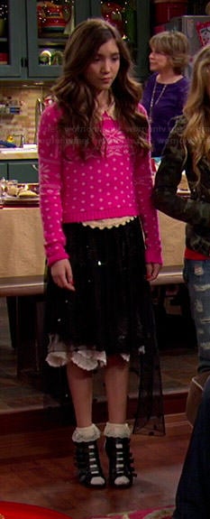 Riley's pink Christmas sweater on Girl Meets World