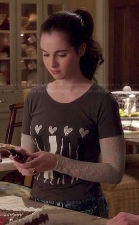 Bay's heart head graphic tee on Switched at Birth