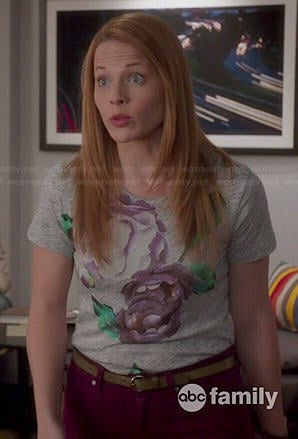 Daphne's grey floral tee on Switched at Birth