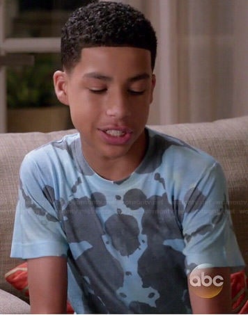 Junior's blue ink splatter tee on Black-ish