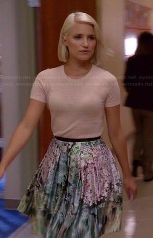 Quinn's blush pink short sleeve sweater and floral skirt on Glee