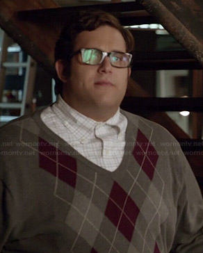 Sylvester's grey argyle sweater on Scorpion